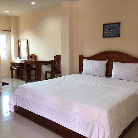 Ratchaphruek Resort Lopburi Bagian luar foto