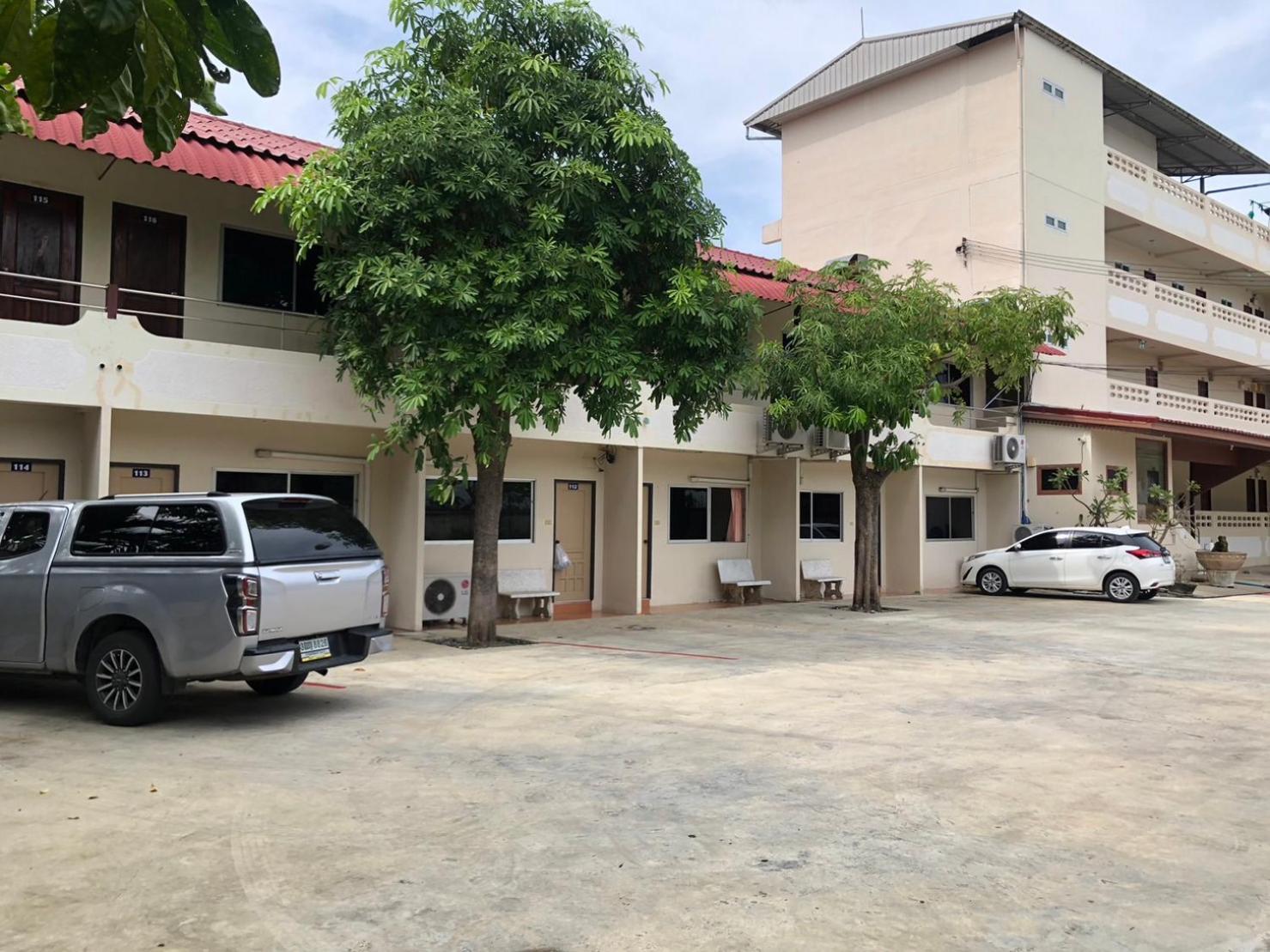 Ratchaphruek Resort Lopburi Bagian luar foto
